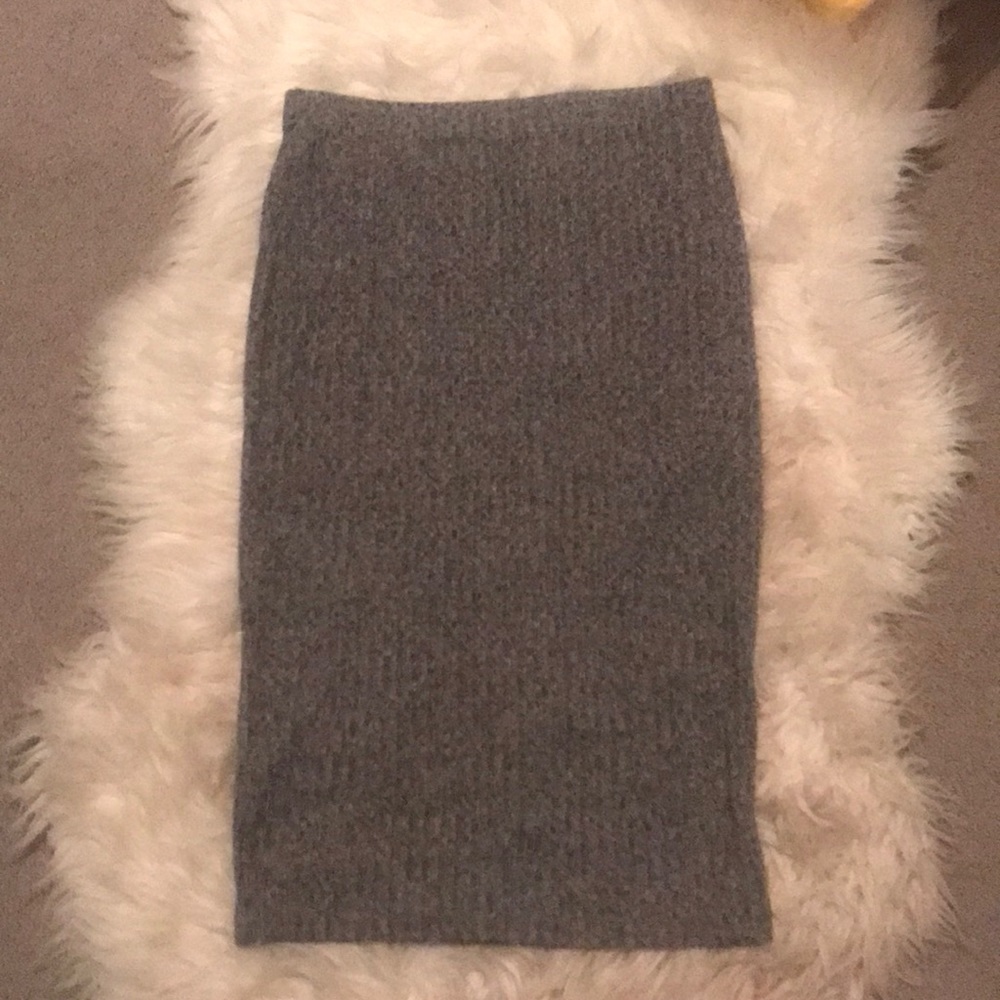 High waisted gray knited skirt